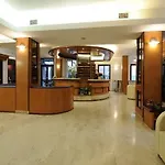 Отель Adler Алассио